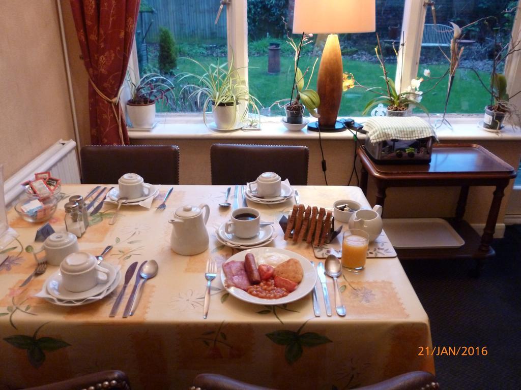 Grange Lodge Hotel - B&B Лондон Екстериор снимка