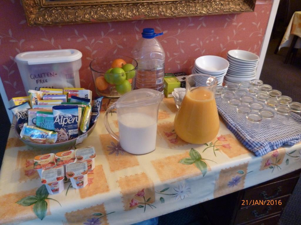 Grange Lodge Hotel - B&B Лондон Екстериор снимка