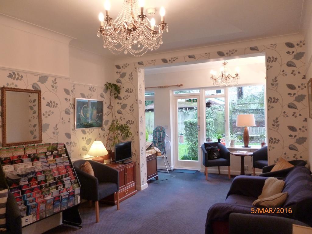 Grange Lodge Hotel - B&B Лондон Екстериор снимка