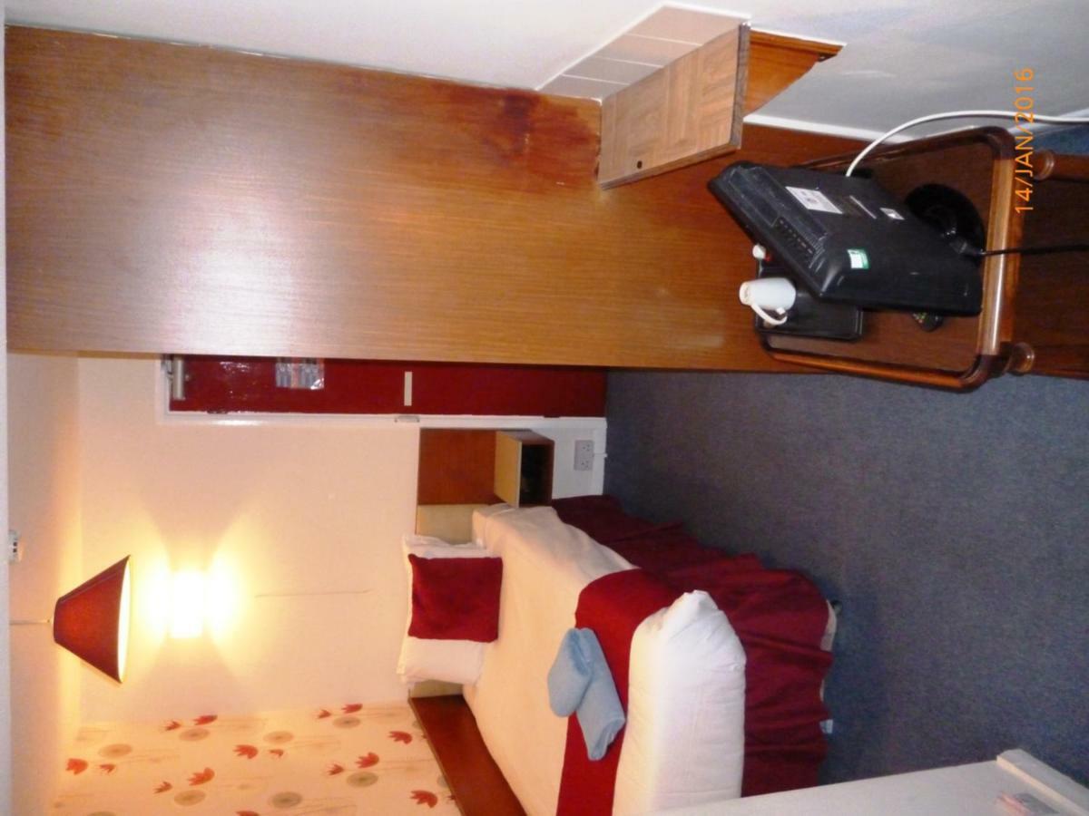 Grange Lodge Hotel - B&B Лондон Екстериор снимка